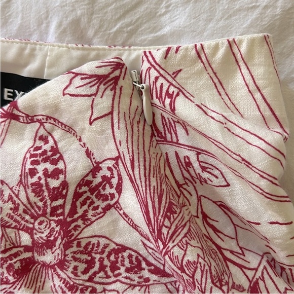 EXPRESS Floral Ruffle Shorts - Picture 3 of 5